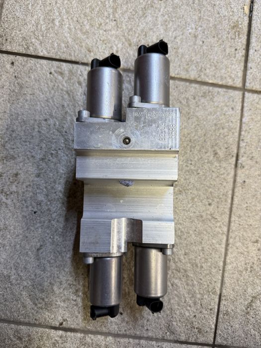 Блок клапанів bmw e70 e71 dynamic drive.