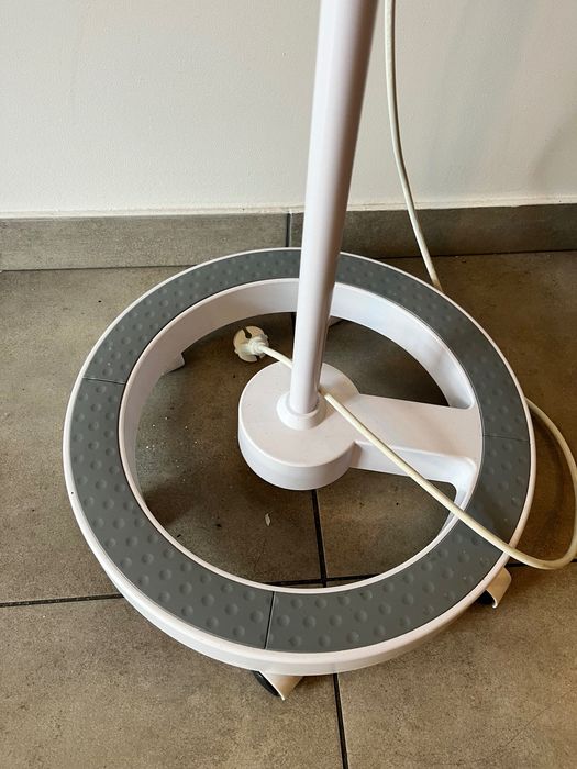 Sprzedam Lampa lupa Elegante 6014 60 led smd 5d ze statywem - używana.