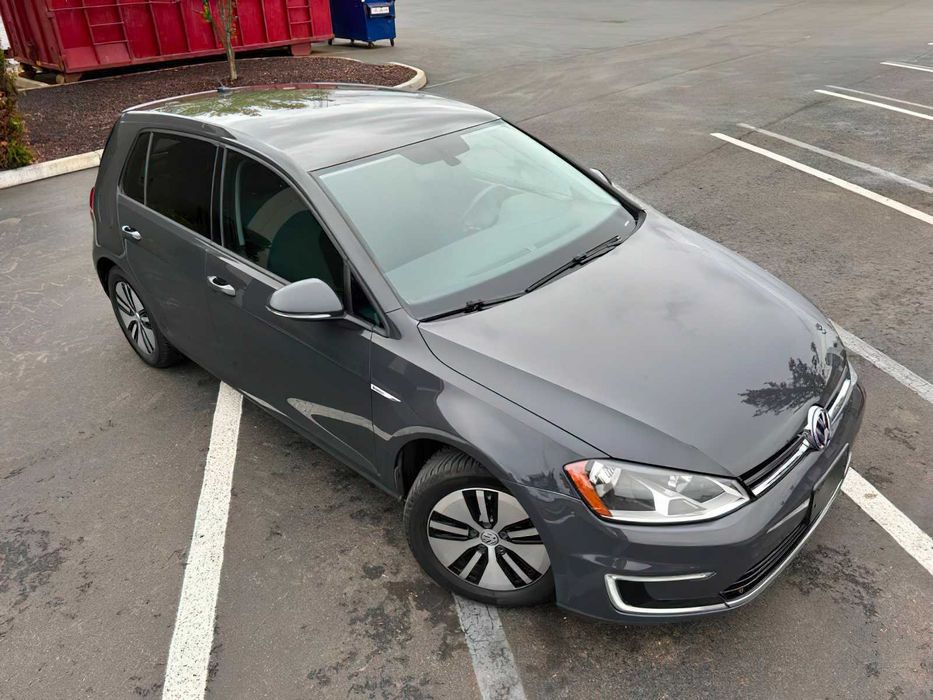 Volkswagen e-Golf SE      2016