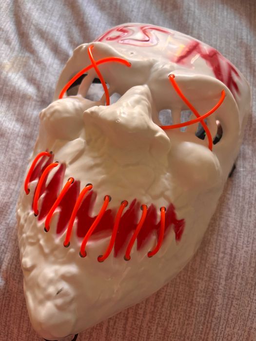 Máscara Purge " Kiss Me" nova