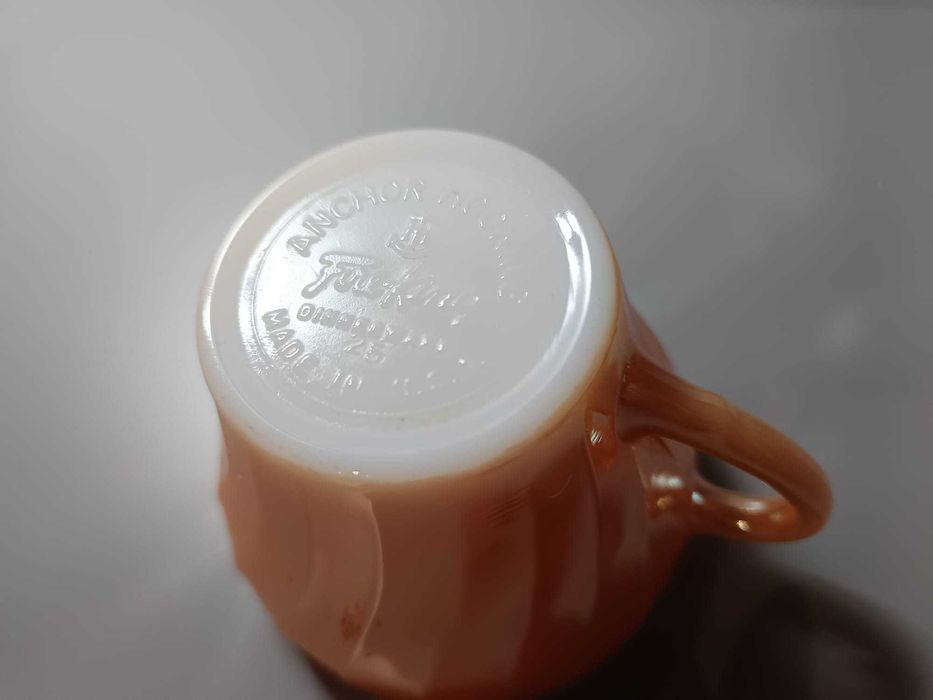 Chávena Fire-King “Swirl Peach Lustre” – Vintage Americano dos Anos 50