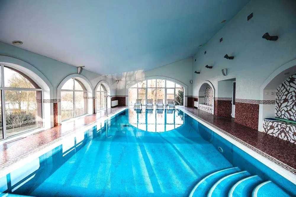 66 Котедж з теплим басейном сауна для великих компаній свят Горбовичі