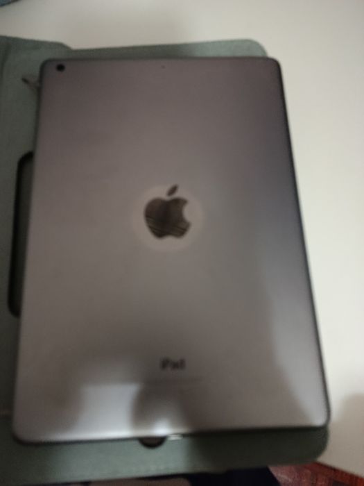 Tablet iPad  4 com capa