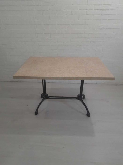 Продам столы 2600 за шт