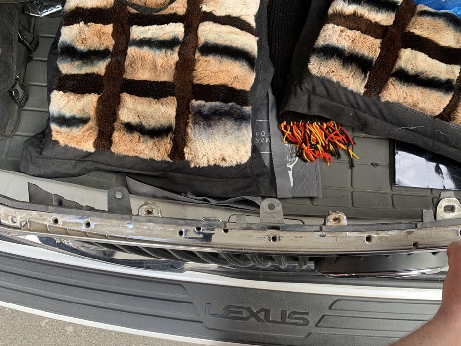 Оригінальна решітка на Lexus rx 350 IIІ-покоління