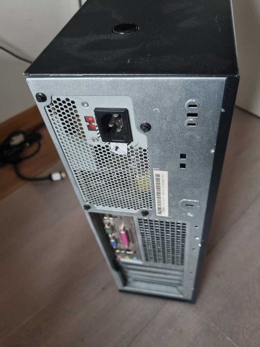 Komputer IBM Celeron 2.40 GHz 128MB RAM, CD-ROM, Floppy