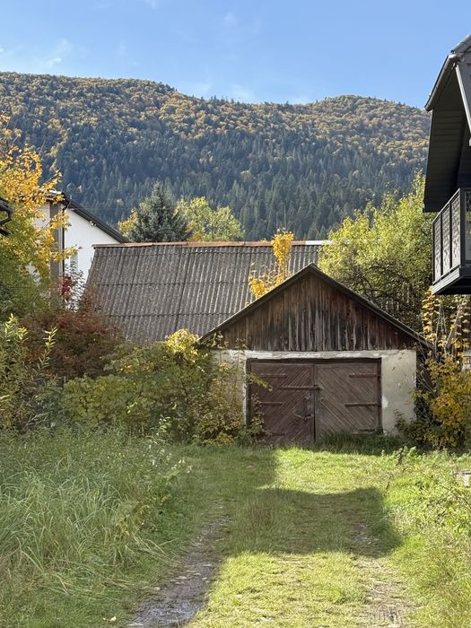 Продаєтья квартира  з діючим камином в центрі смт. Міжгірʼі