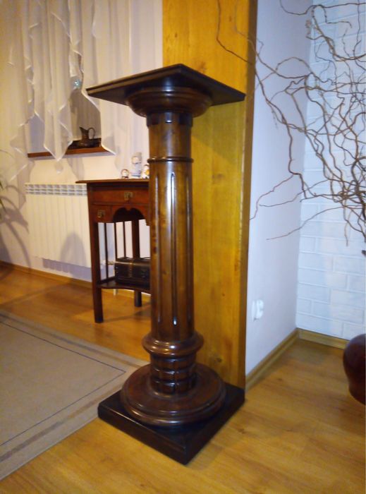 Kolumny drewniane