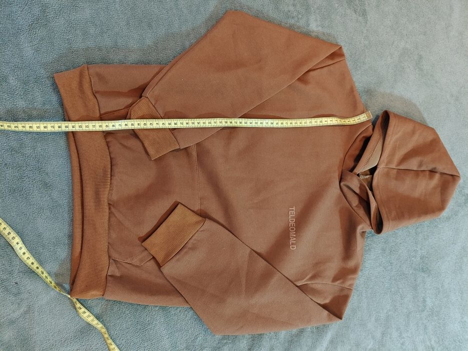 Sprzedam komplet dresowy dziecięcy: bluza z kapturem + spodnie.