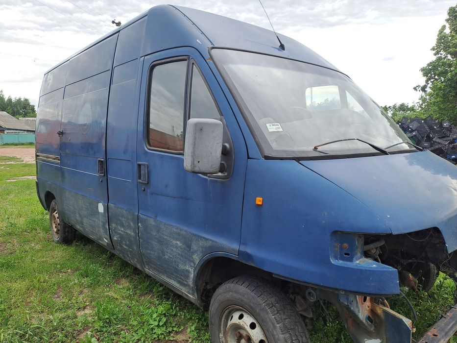 Продам бус під ремонт