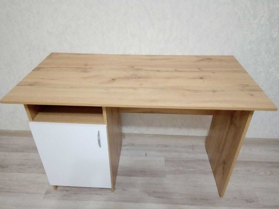 Продаю офісні столи IKEA
