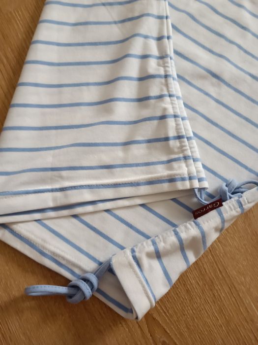 Bluzka w paski dekold V