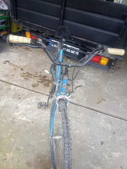 Bicicleta antiga em bom estado