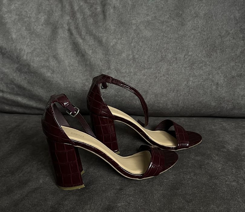 Босоніжки кольору бургунді