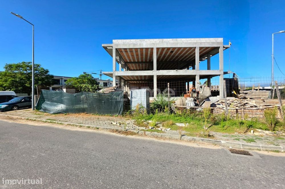 Moradia Gaveto T3 | Construção | Frossos-Braga | Amplo Espaço Exter...