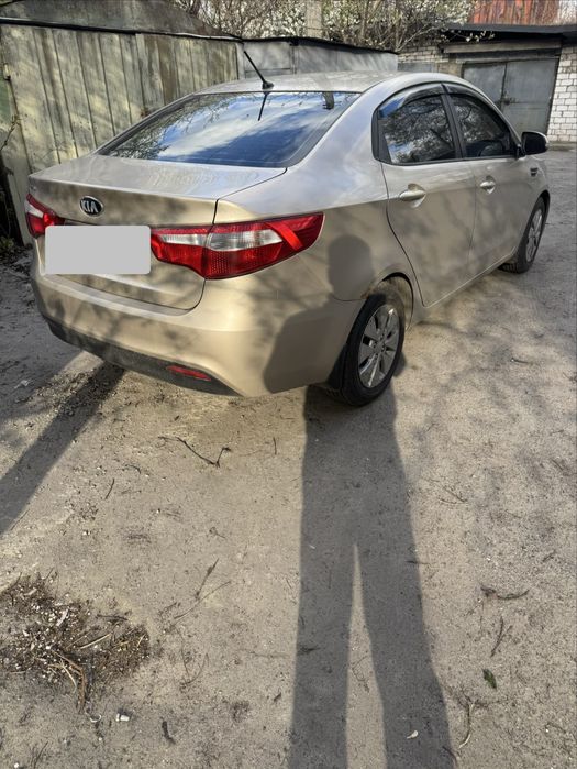 Продам автомобіль KIA RIO 3