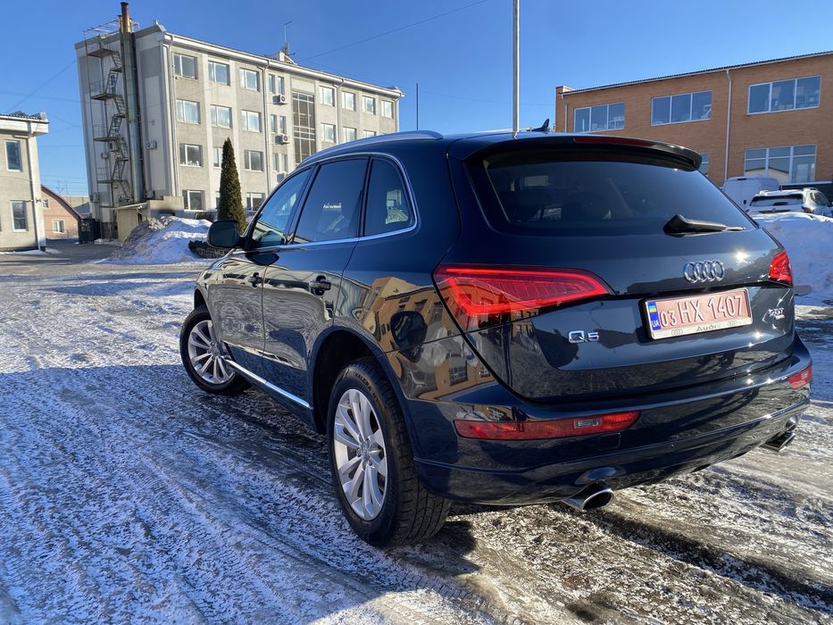 AUDI Q5.         .