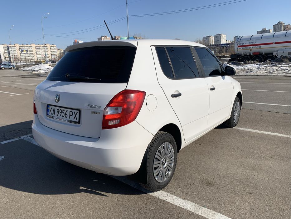 Skoda Fabia 2011 рестайлинг 1.4 газ/ бензин