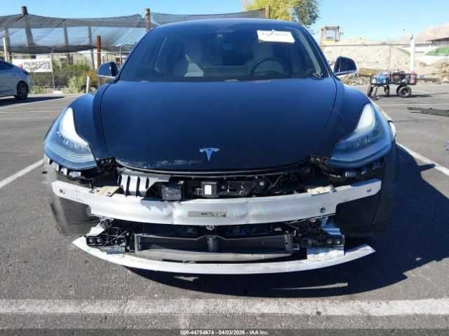 Tesla Model 3 2018 .