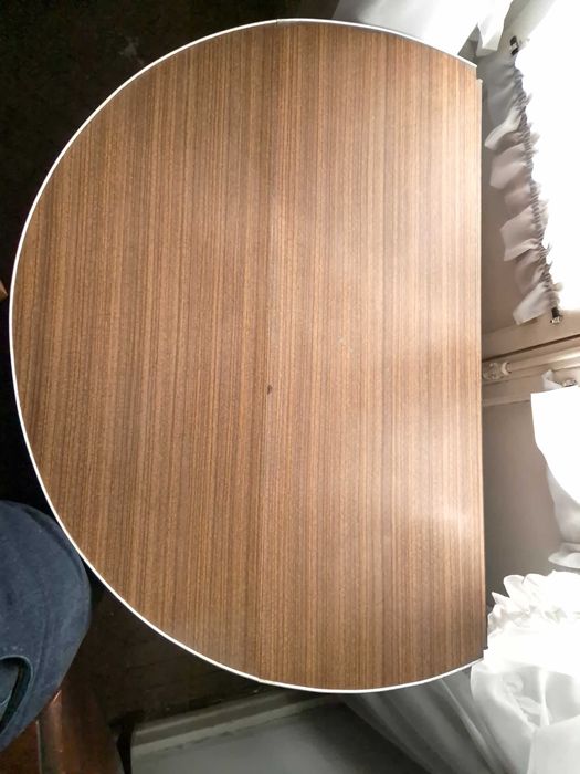 mesa de cozinha de cor castanha