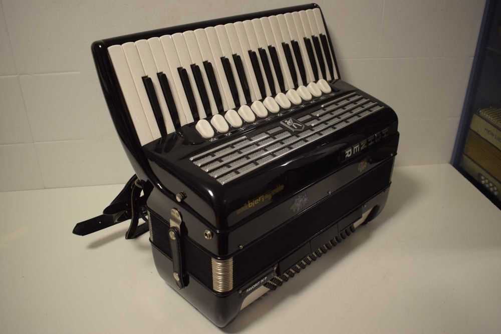 Acordeao Hohner Favorit IV P 4 Voz 96 Baixox, N . 257