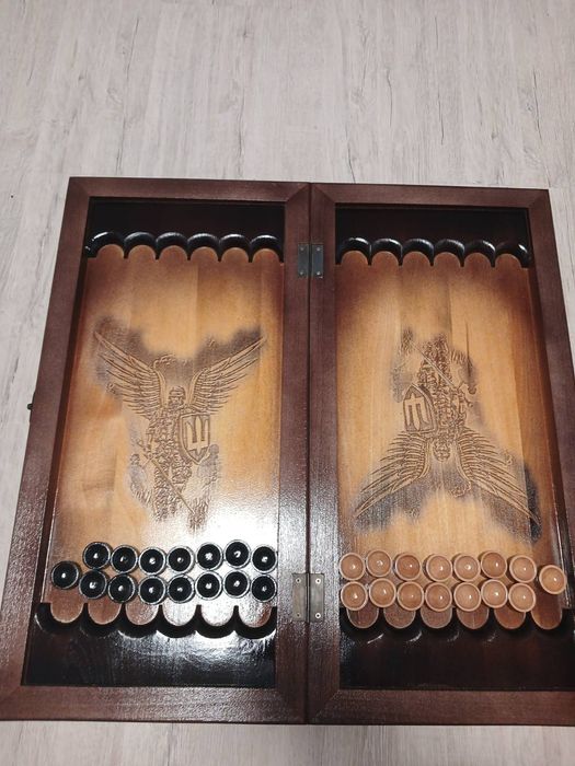 Шахматы и нарды,ручной роботы 60х60