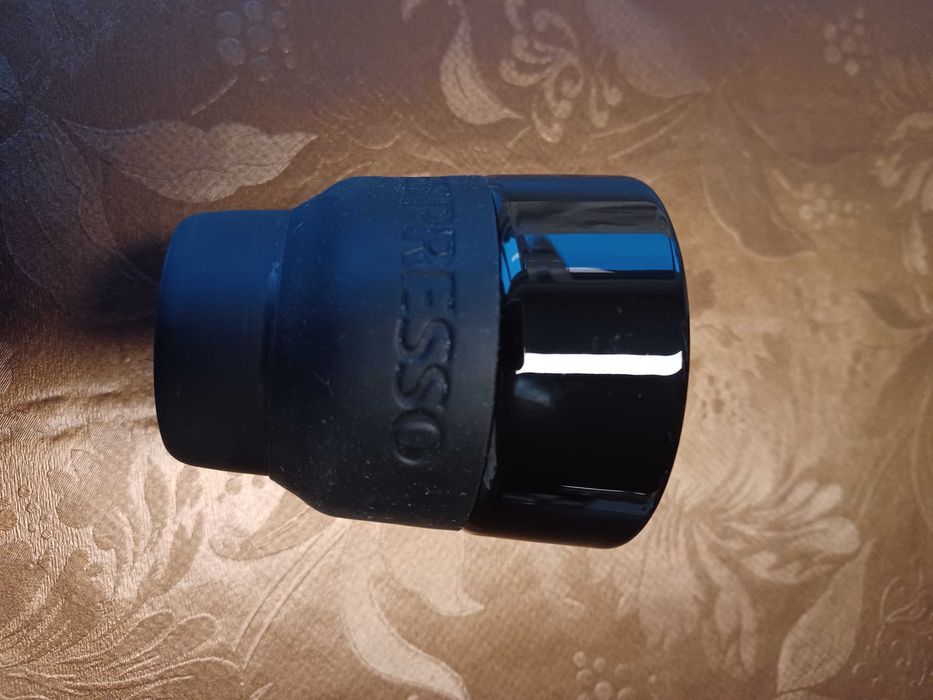 Chávenas de café e pires vários da NESPRESSO