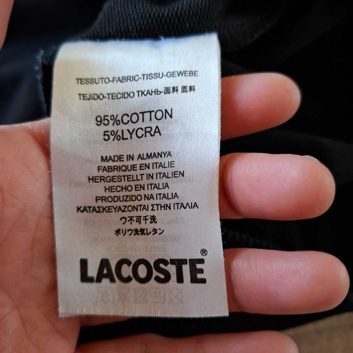 Czarna bluza z nadrukiem Lacoste
