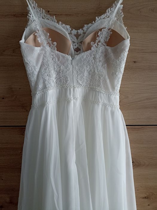 Suknia ślubna elegancja długa delikatna  koronka francuska