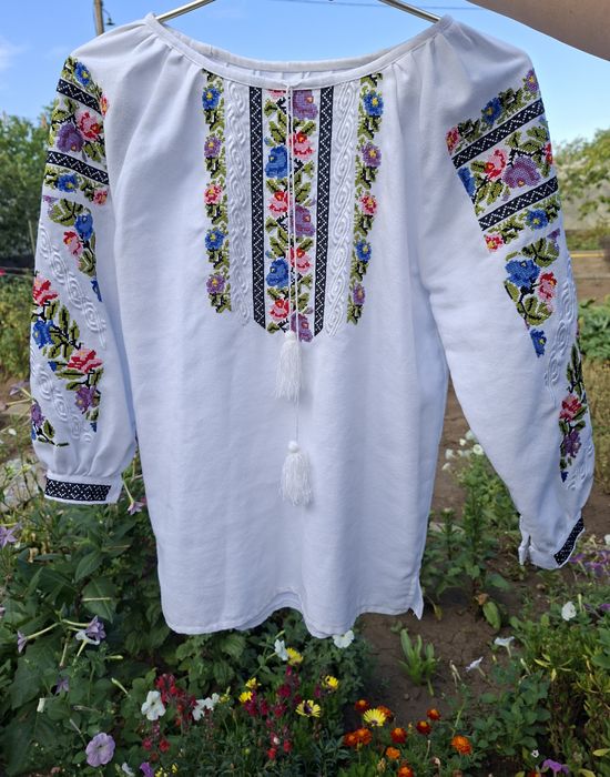 Продам Вишиванку на дівчинку
