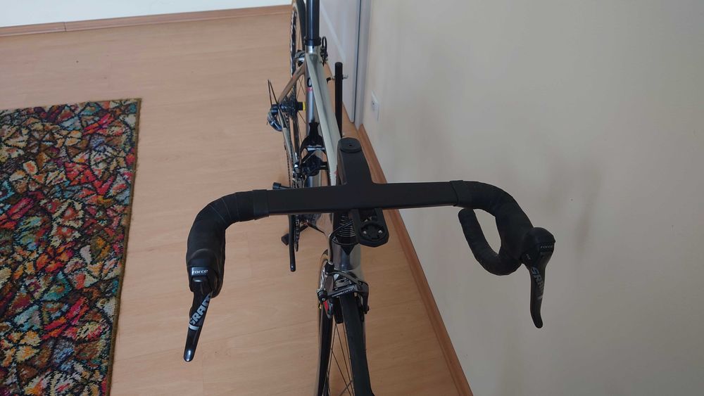 Rower szosowy Boardman C8 PRO SLR