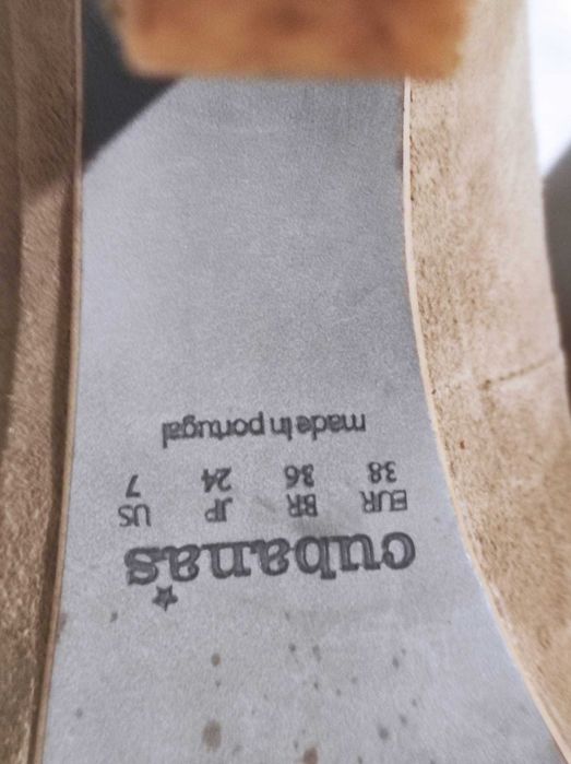 Sapatos da marca Cubanas