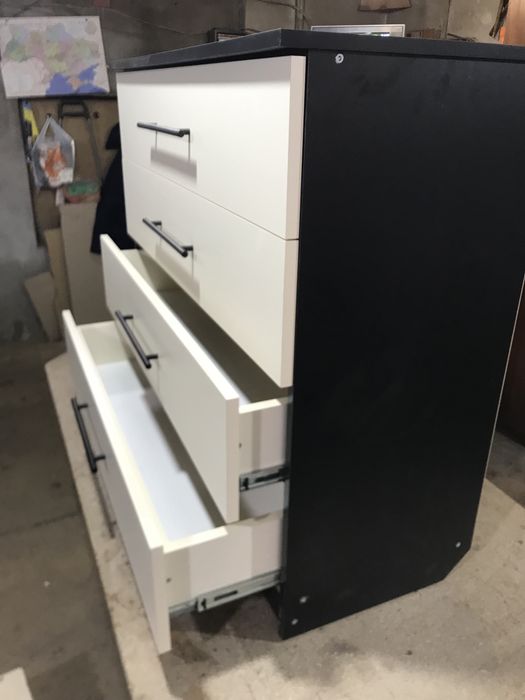 Комод. Ціна 3500 грн.