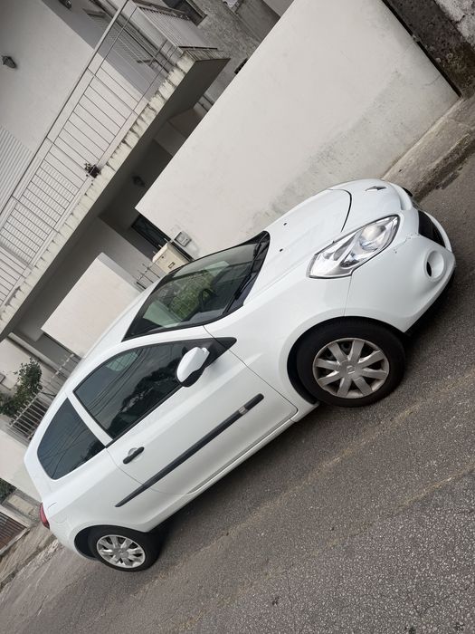 Renault clio comercial 2010