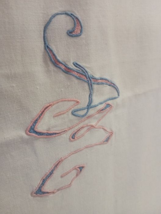 Travesseiro de pano com monograma