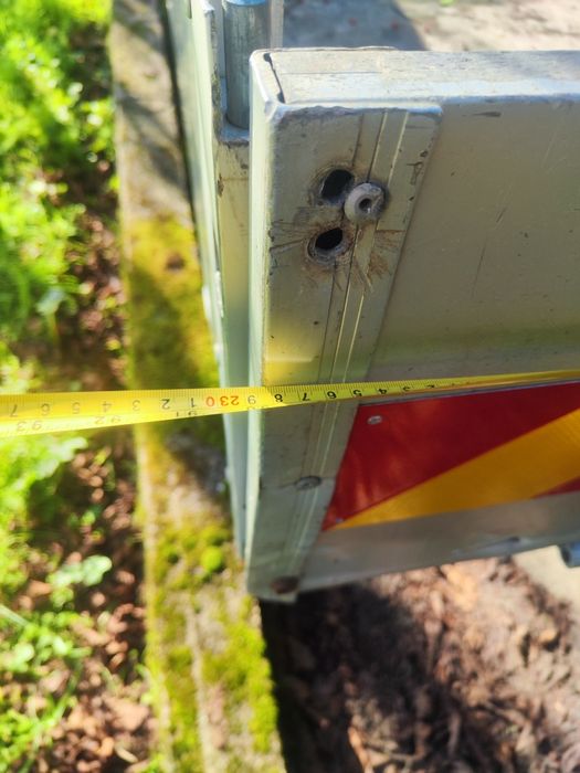 Caixa em alumínio, fundo em contraplacado marítimo,