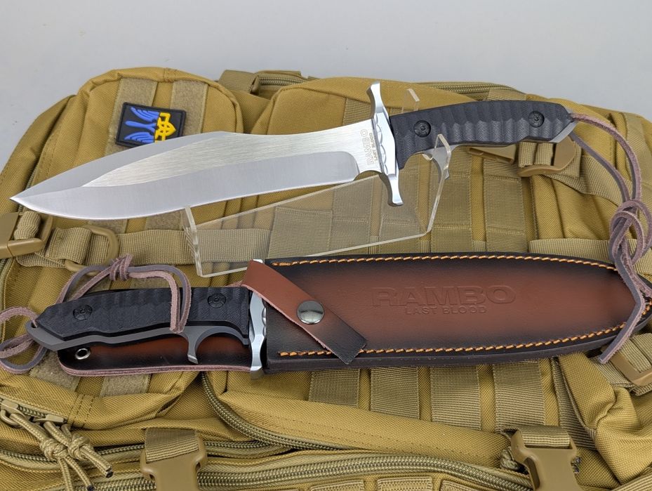 Великий тактичний ніж. Нож с кожаным чехлом.