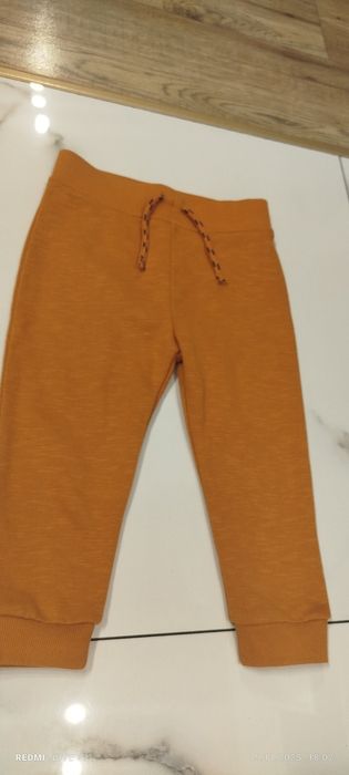Spodnie dresowe Primark 92 musztardowy stan jak nowe