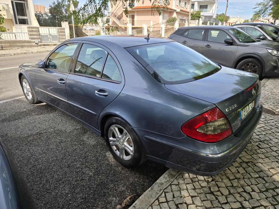 Mercedes-Benz E220 CDI Avantgarde Aut. Nacional com 189mil km.