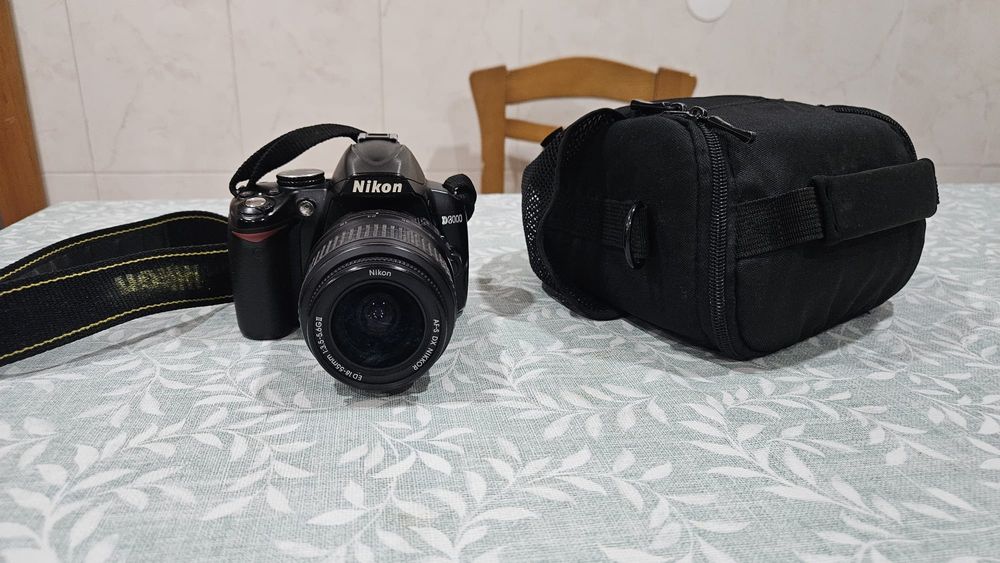 Nikon D3000 disponível