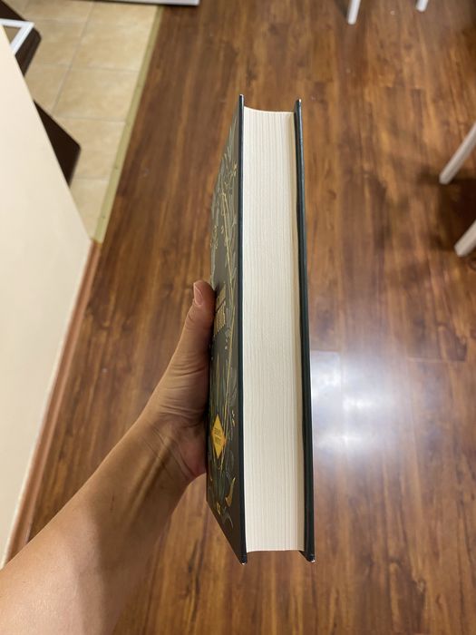 Крижаний дотик, нова книга