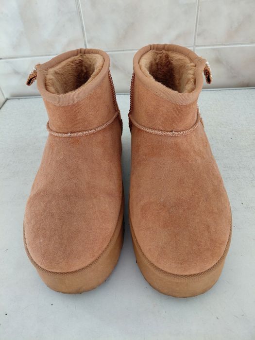 Уги ,Сапожки женские короткие  ,