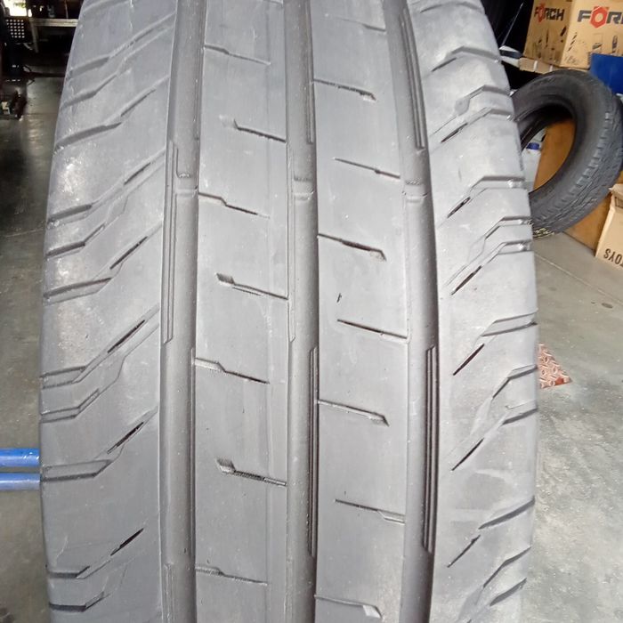 235/65R Continental Conti Van Contact 200. /X2szt