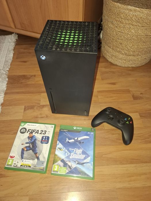 Xbox series x  z padem + 2 gry