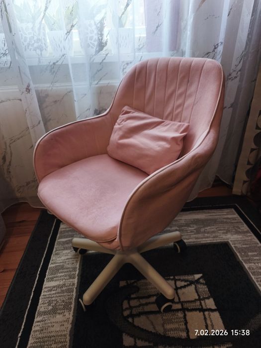 Fotelik dla dziewczynki różowy do biurka