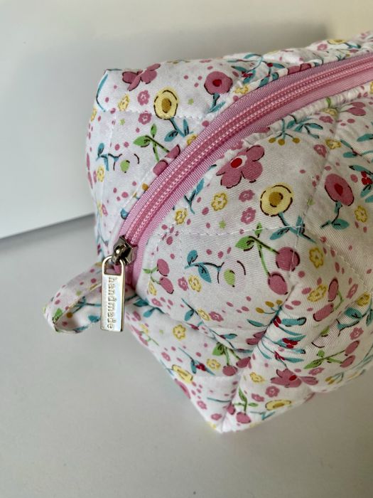 Kwiatowa kosmetyczka