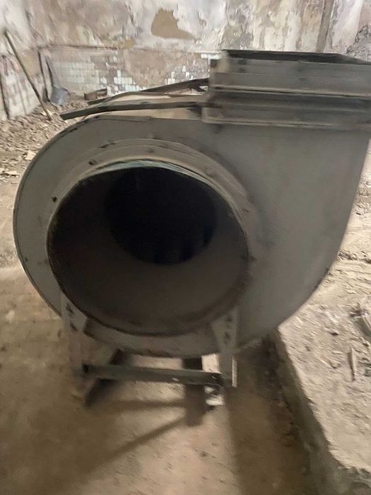 Продам вытяжку улитку.