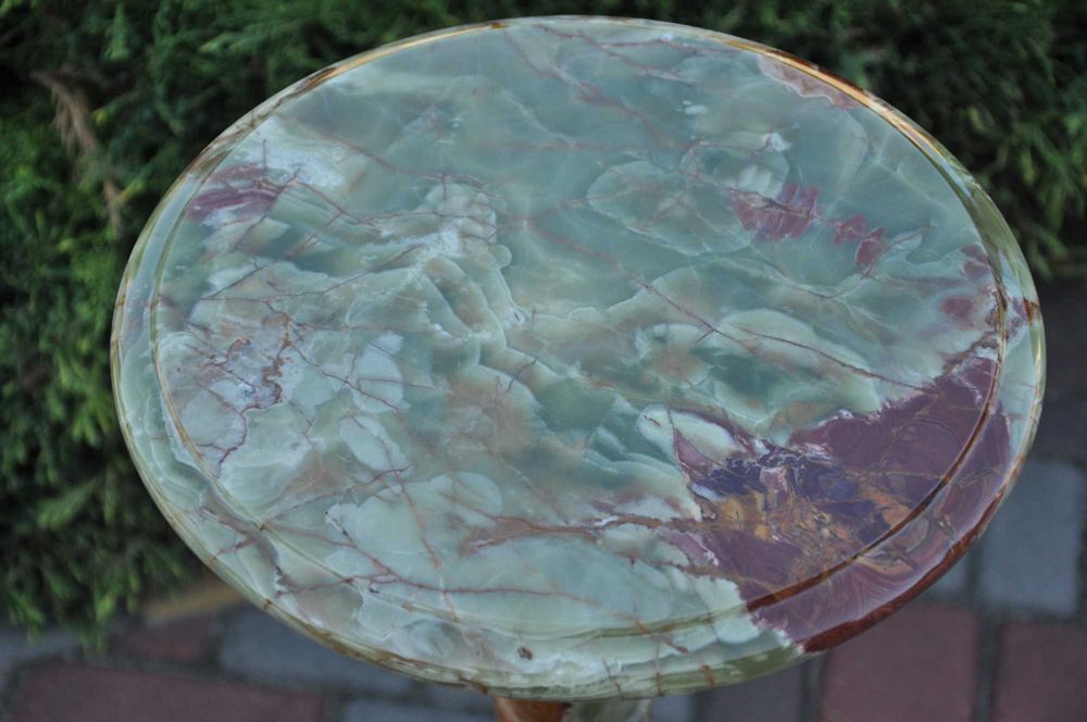 Кавовий столик із натурального оніксу діаметр 30 см, висота 60см.