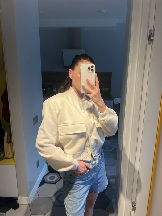 Молочний Бомбер Zara