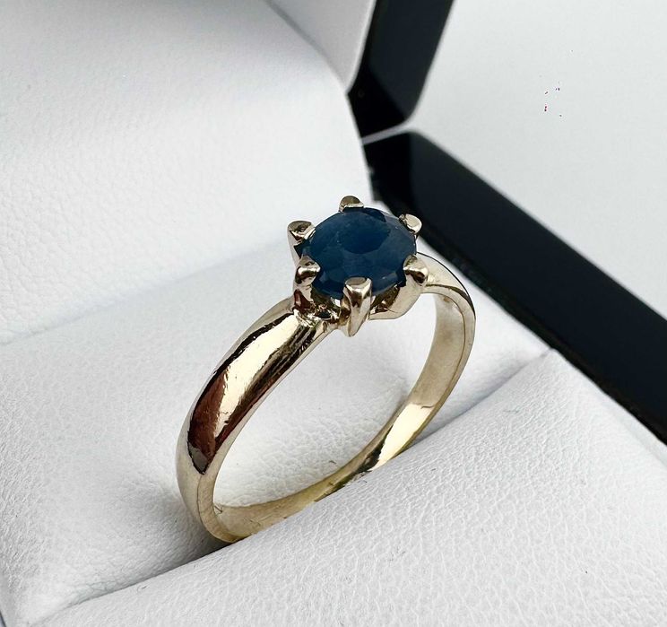 Złoty pierścionek z niebieskim oczkiem 2,11 g PR.585 14K R.14